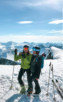 Travellers enjoying a snowy mountain adventure in India